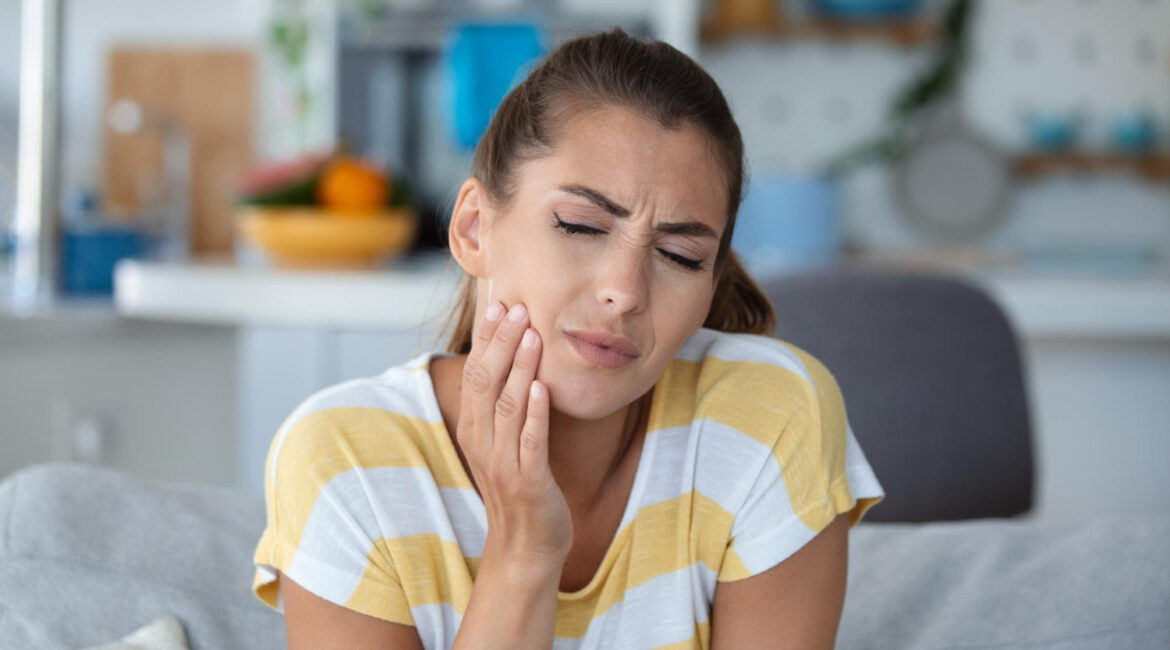 woman with toothache