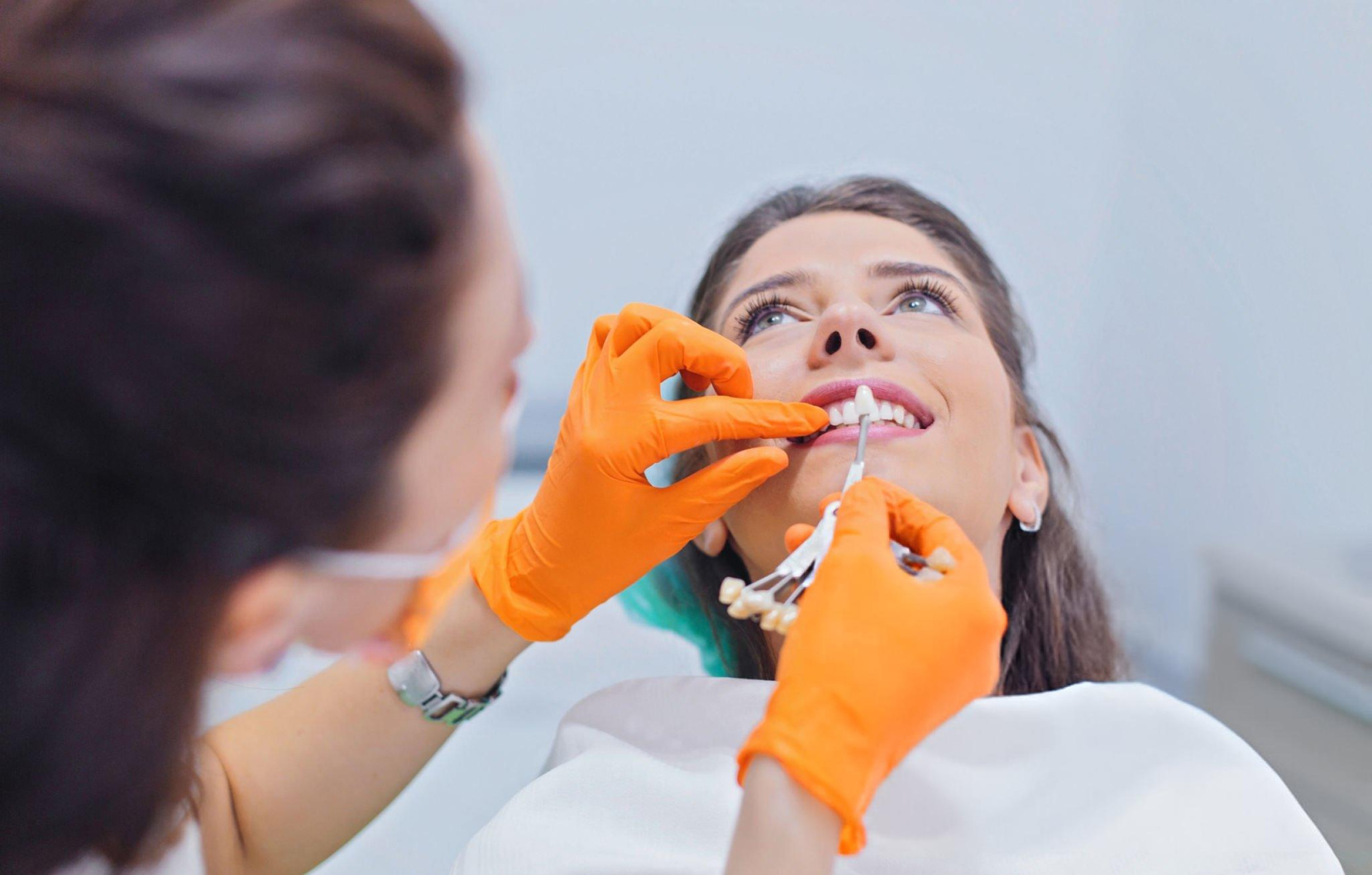 dentist-choose-the-color-of-teeth